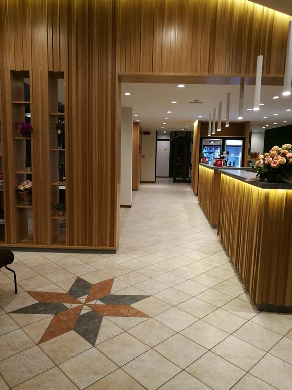 Hotel Caracas リニャーノ・サッビアドーロ エクステリア 写真