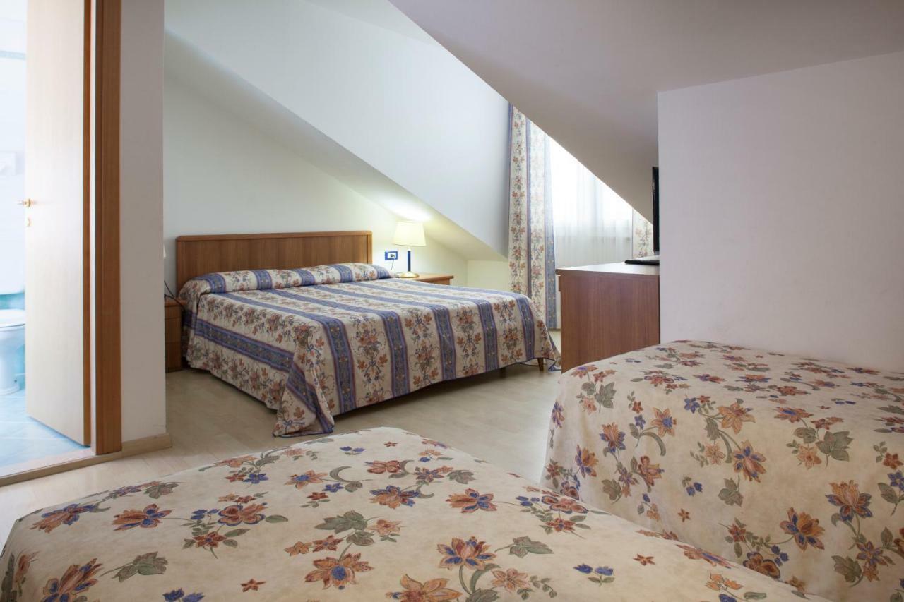 Hotel Caracas リニャーノ・サッビアドーロ エクステリア 写真